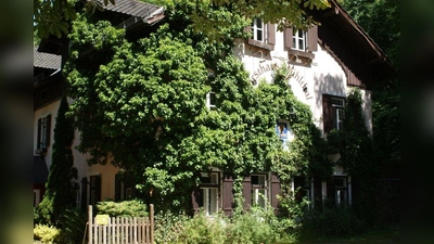 Sein fünf Jahren nahezu verwaist, dämmert das malerische Forsthaus im Mühltal einer unbestimmten Zukunft entgegen. (Foto: Eisinger)