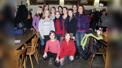 Die spielbegeisterten Mädchen der U15-Fußballmannschaft des SV Lochhausen würden sich sehr über neue Mitspielerinnen freuen. (Foto: Eva Schraft)