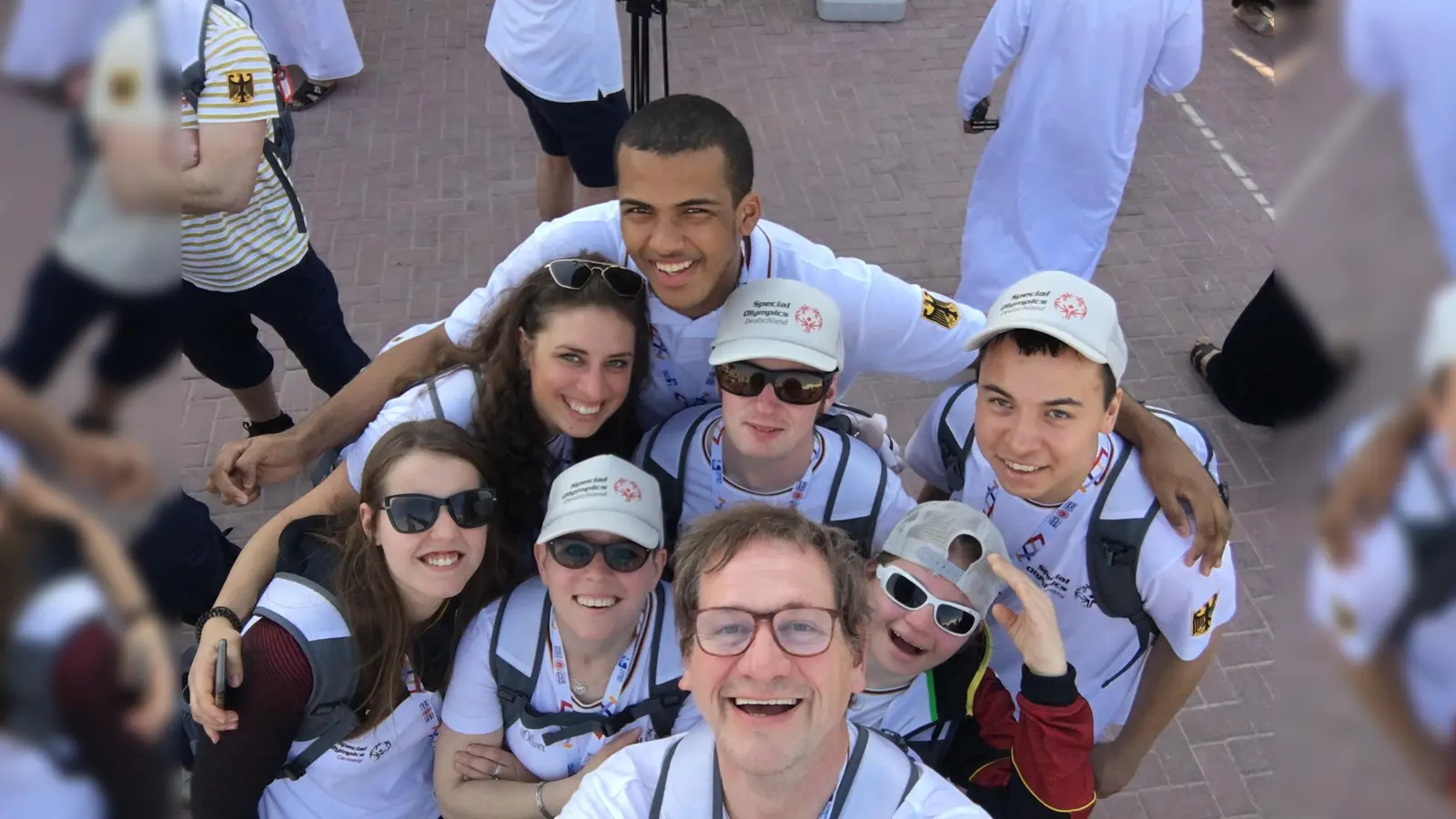 Gute Laune der Hartecker in Abu Dhabi: Das deutsche Judo-Team mit Nationalcoach Alwin Brenner (vorne). (Foto: Augustinum)