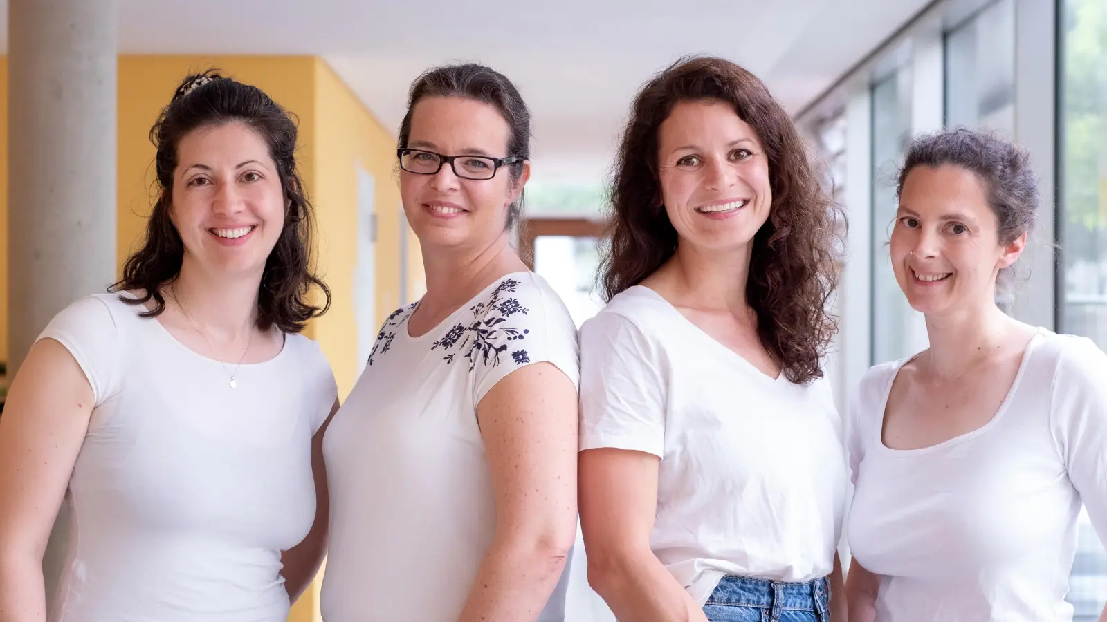 Der Herbst-Basar von Vamuki wird jährlich ehrenamtlich organisiert. Die Basarleitung übernommen haben heuer (im Bild links): Janna Graf-Sheridan, Judit Ruf, Miriam Firlus, Sabine Franke. (Foto: Vamuki e.V.)