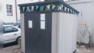 Mittauschen erwünscht: Der Kreislaufschrank „Au Fein” steht seit Mitte Januar am Mariahilfplatz. (Foto: bas)