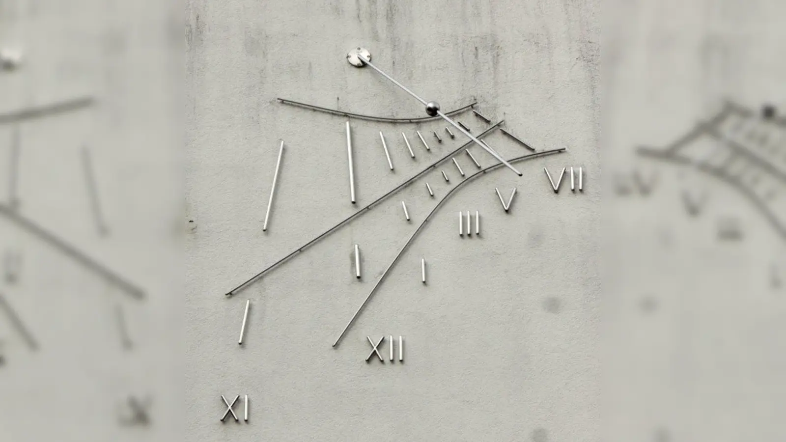 Vergangene Woche suchten wir die Sonnenuhr am Bürgerhaus Gräfelfing. Seit 1984 gibt es das gemeindliche Gebäude, das längst ein Haus der Kultur, der Begegnung und der Vielseitigkeit geworden ist. (Foto: job)