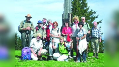 Die 13 Teilnehmer der Bergwanderung freuten sich über herrliche Wetter und den phantastischen Ausblick. (Foto: pi)