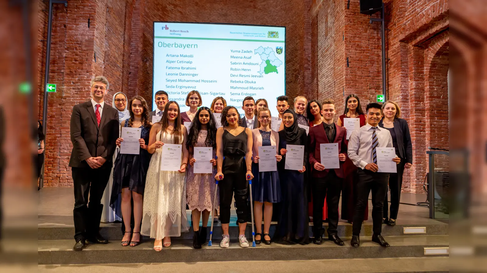 Festakt in der Allerheiligenhofkirche mit feierlicher Aufnahme der 20 neuen Stipendiaten aus Oberbayern: darunter eine zwei Schülerinnen des Münchner Nordens. (Foto: sl-pictures.de)
