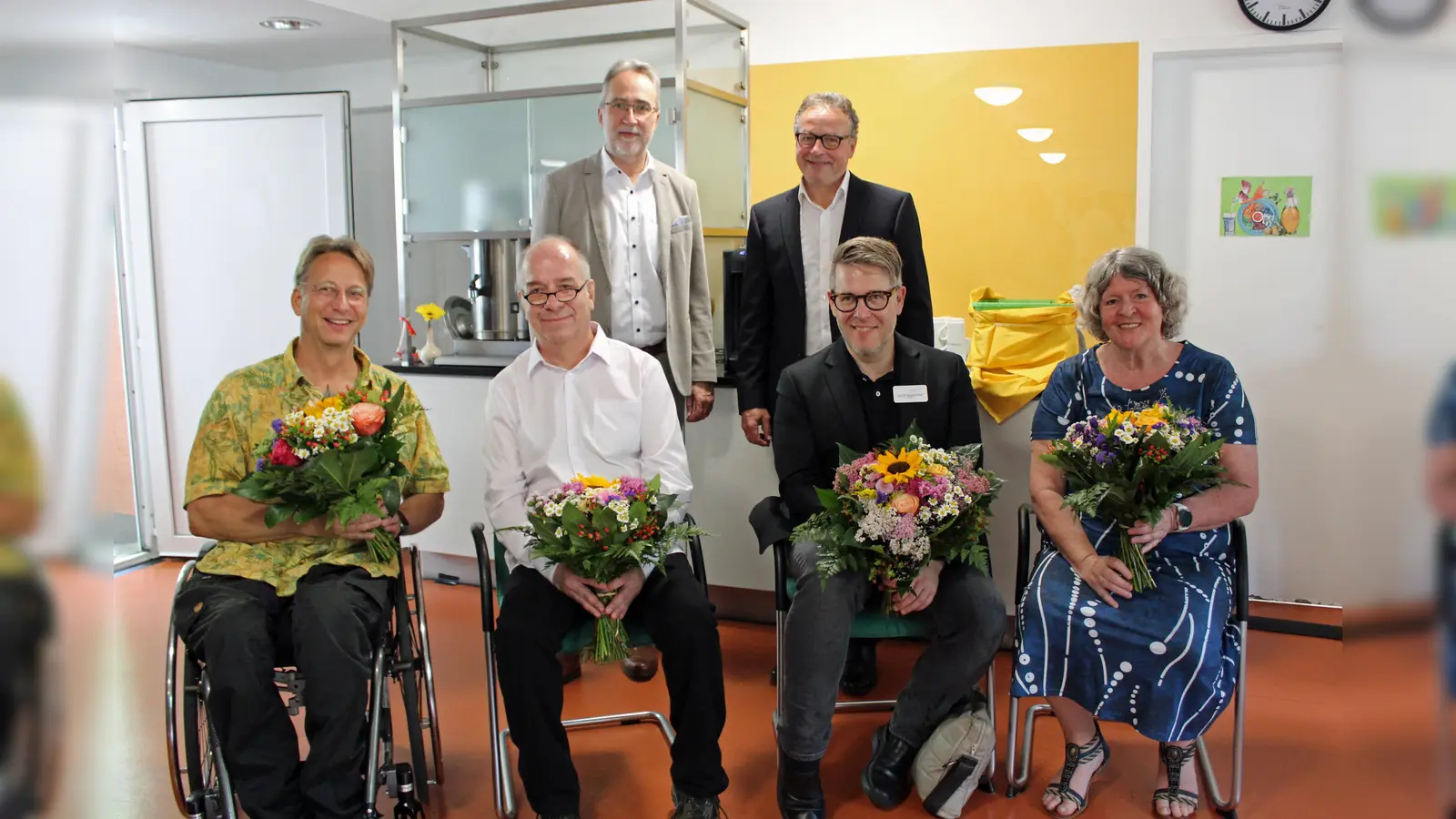 Bei der 25-Jahr-Feier: (vorne, v. l.) Christoph Fischer, Bewohnervertreter Uwe Vittinghof, Prof. Dr. Stephan Heres und Jutta Koller; (hinten, v. l.) Ludwig Mittermeier und Christian Jäger (Foto: Ralf Horschmann)