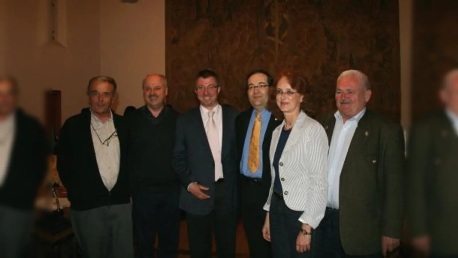 Der Vorstand des Pasinger Bezirksausschusses: <br>v.l. Willy Schneider, Romanus Scholz, Vorsitzender Christian Müller, Guido Theil, Maria Osterhuber-Völkl und Lorenz Strohmeir. (Foto: US)