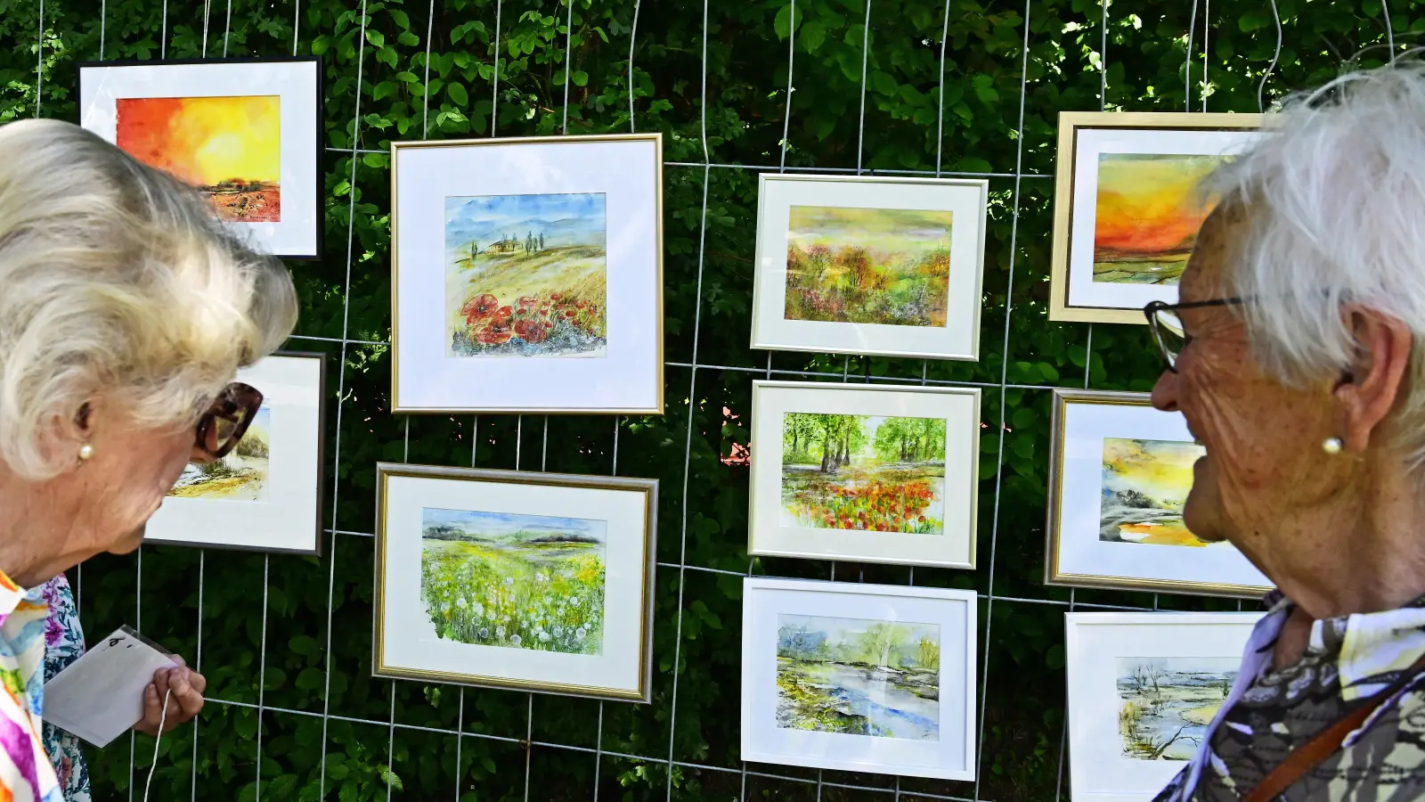 Die Aquarelle, die verschiedenste Stimmung zeigen, fanden großes Interesse. (Foto: R. Lex)