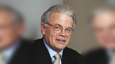 Enoch zu Guttenberg dirigiert das Mozart-Requiem im Orlandosaal der Stadthalle. (Foto: pi)