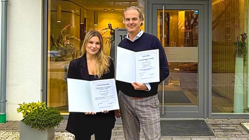 Katharina Neusiedler und Ralf Hanrieder freuen sich über die Auszeichnung. (Foto: Hanrieder)