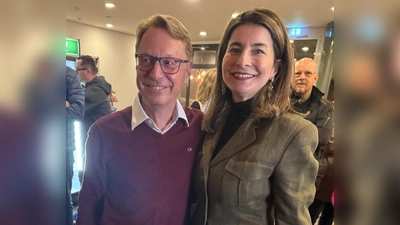 Naciye Özsu und Sebastian Thoma: Eine(r) von beiden wird Bürgermeister(in) in Taufkirchen und Ullrich Sander nachfolgen. (Foto: red)