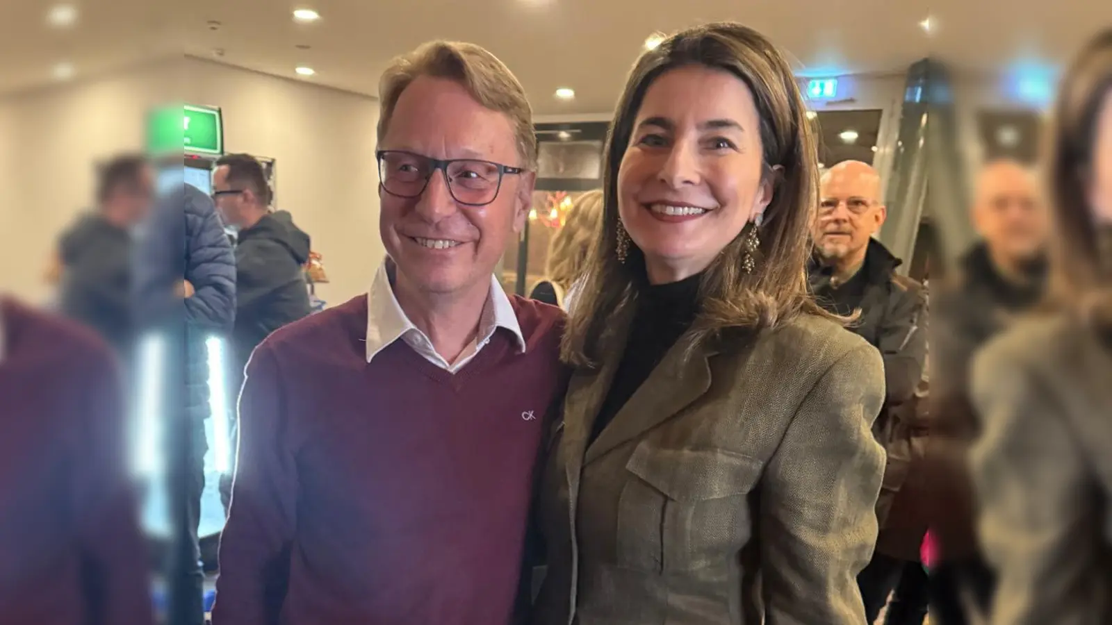 Naciye Özsu und Sebastian Thoma: Eine(r) von beiden wird Bürgermeister(in) in Taufkirchen und Ullrich Sander nachfolgen. (Foto: red)