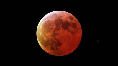 Der Mond: Eine Sekunde ist „sein” Licht unterwegs, bis es einen Betrachter auf der Erde erreicht. (Foto: pi)