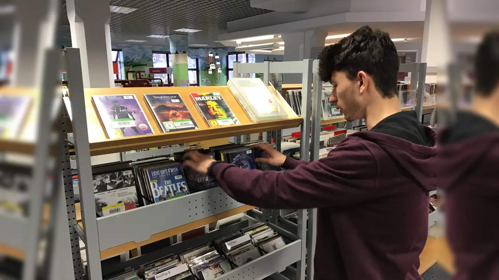 Medien ausleihen ist in fünf weiteren Stadtbibliotheken demnächst auch am Wochenende möglich. (Archivbild: dm)