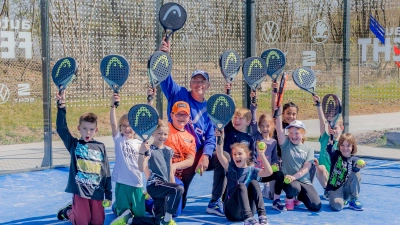 Eine ganze Woche lang sammelten die Grundschüler der St.-Konrad-Grundschule umfangreiche Erfahrungen rund um den Tennisschläger.  (Foto: Janina Ruthenkolk)