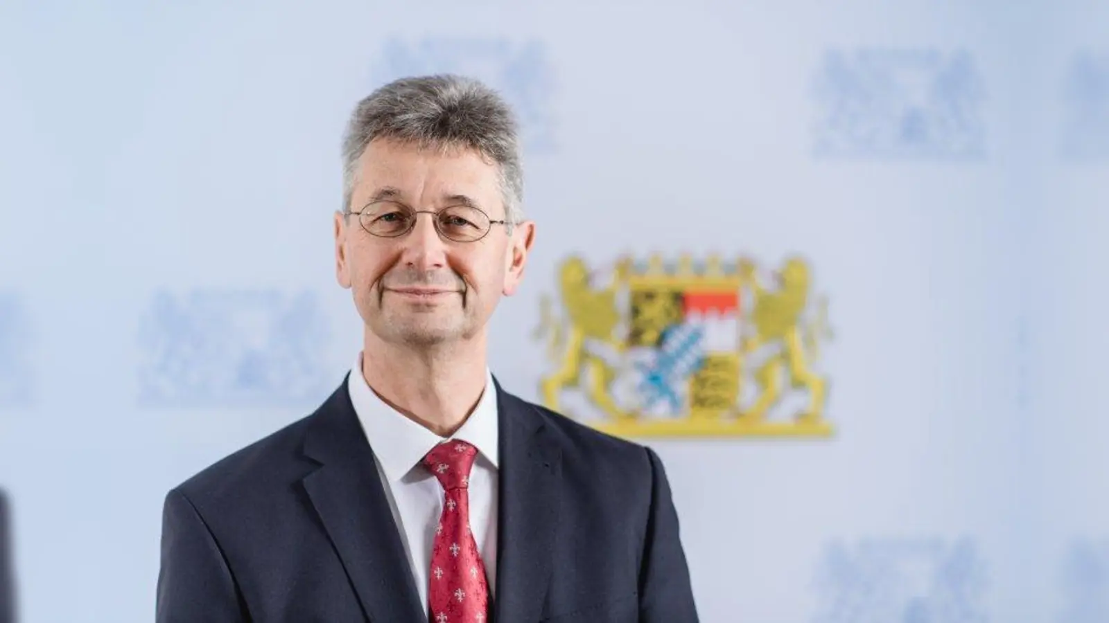 Kultusminister Michael Piazolo. Das von ihm geführte Ministerium sieht Bayern in Sachen Lehrkräftebedarf gut aufgestellt. (Foto: STMUK)