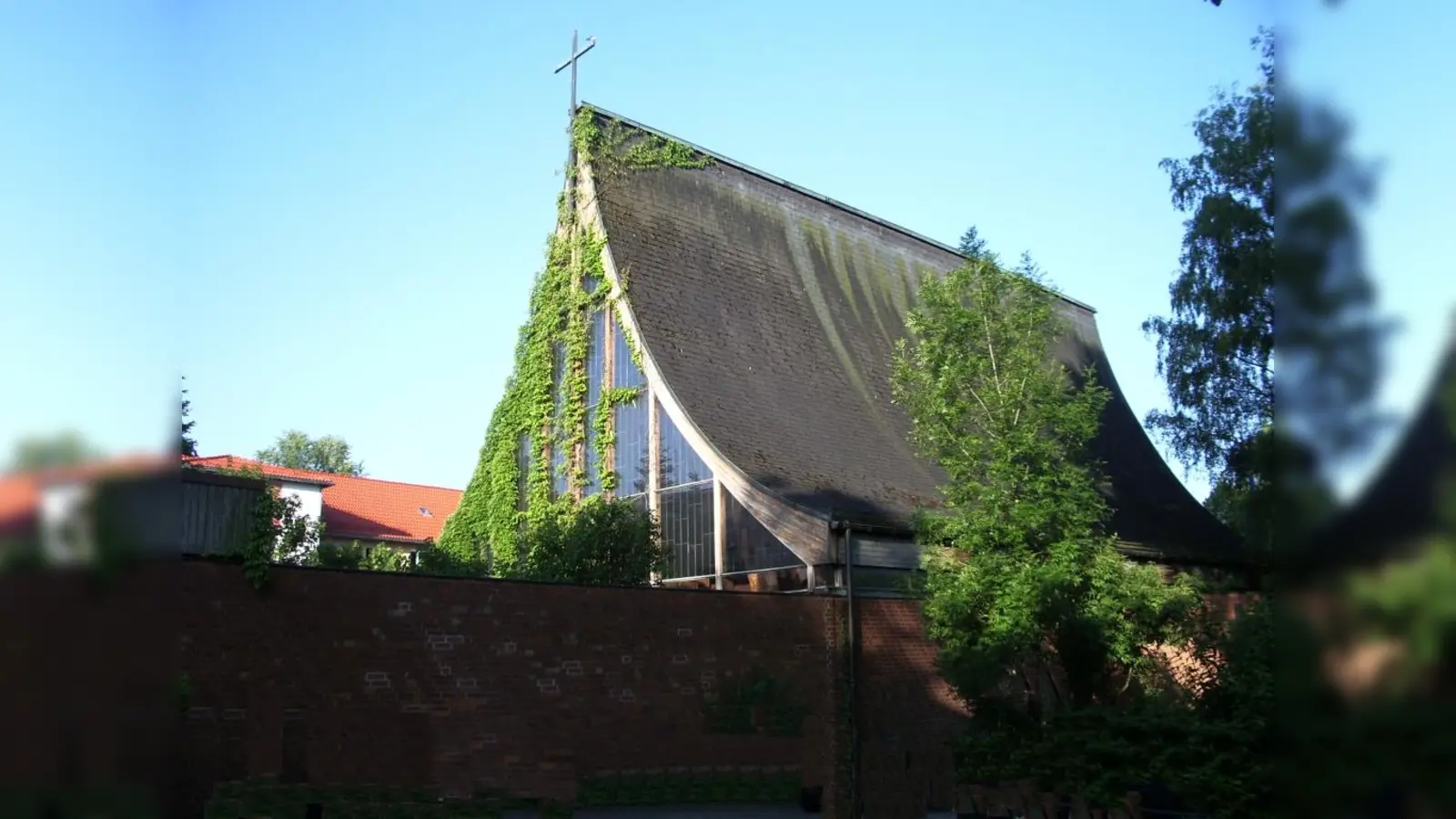 Die evangelische Erlöserkirche wurde am 13. Juli 1963 eingeweiht. Seit 2001 ist sie denkmalgeschützt. (Foto: Gemeinfrei)