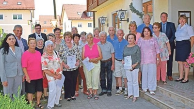 Einige der geehrten Mitglieder unterstützen das BRK bereits seit über 50 Jahren.	  (Foto: Danuta Pfanzelt)