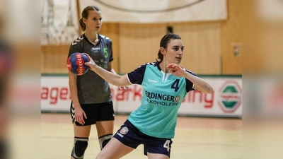 Per Siebenmeter zum 1:0: Katharina Künstner erzielte gegen Metten das erste von 30 Toren. Zwei weitere Tore machte sie aus dem Spiel heraus.	 (Foto: Christian Riedel)