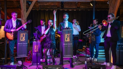 Tanzbare Grooves mit markantem Bläsersound zwischen Pop, Funk, Soul, Rock und aktuellen Charts gibt es mit den Brass Tacks bei der Neuhauser Musiknacht. (Foto: Anna Futter Fotografie)