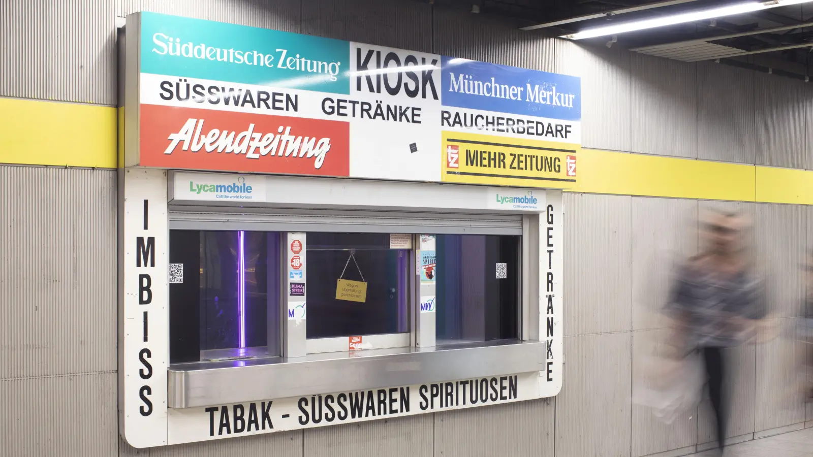 Der Kiosk im Zwischengeschoss der U-Bahnstation Schwanthalerhöhe beherbergt jetzt eine Installation von Emanuel Mooner. (Foto: Toby Binder)
