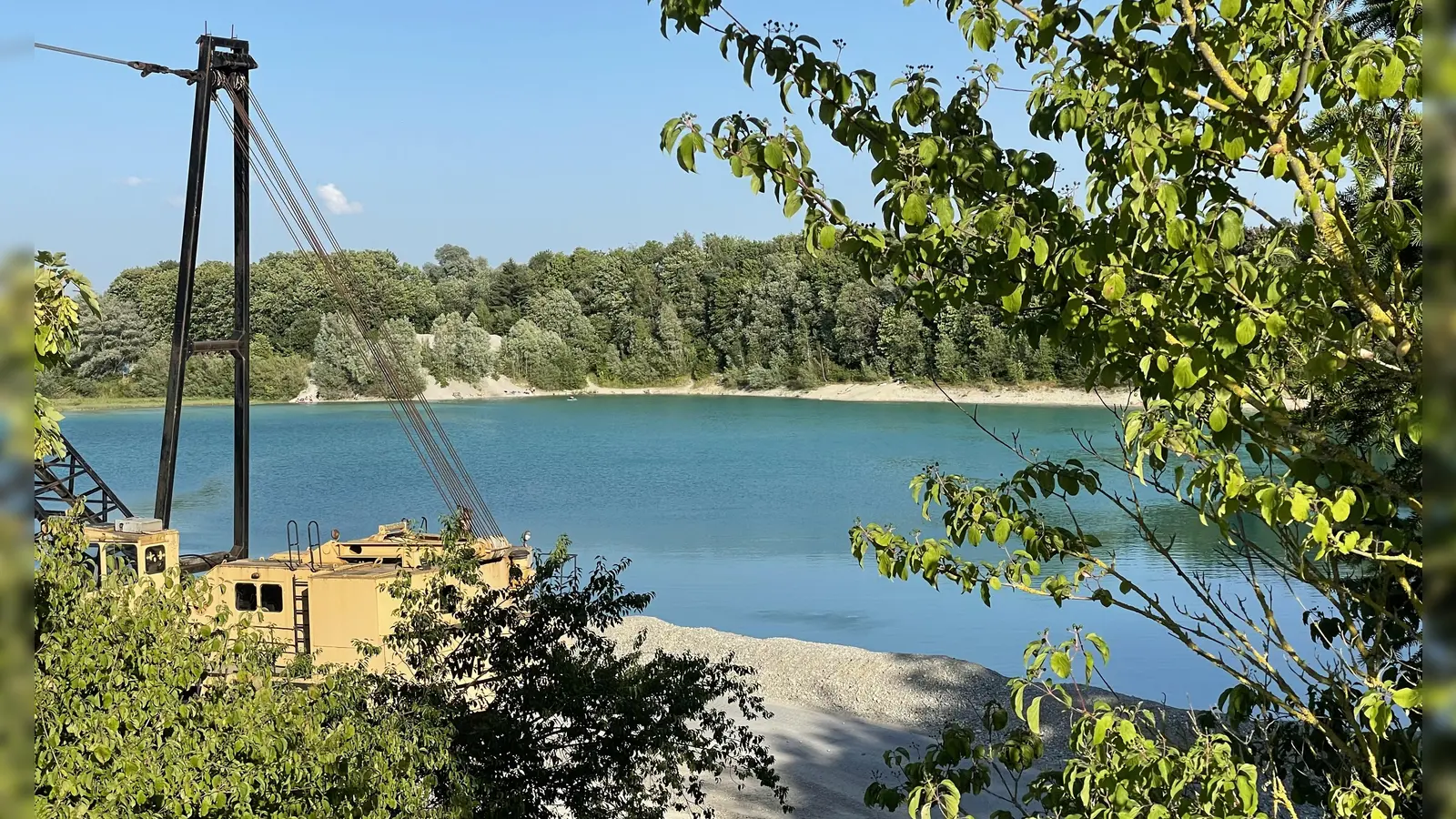 Bevor der Badesee freigegeben wird, soll er dem Kiesabbau dienen wie hier in Gilching. (Foto: pst)