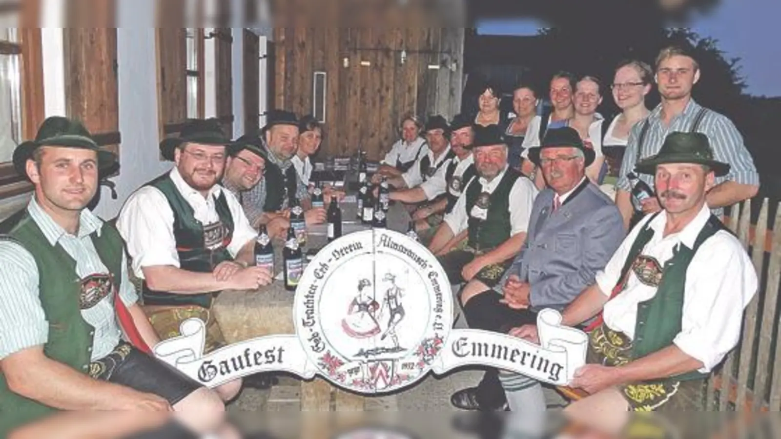 Große Vorfreude (sitzend v. r.): Peter Trenkler, Max Maier, Georg Schinnagl, Pankraz Perfler und die Festausschuss-Mitglieder.	 (Foto: Otto Hartl)