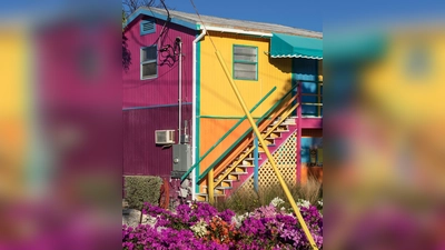 So schön, wie auf dem Foto „Bar, Key Largo, 2020” kann es in Florida sein. Doch der Staat mit dem Namen „Sunshine State” hat auch andere Seiten... (Foto: © Anastasia Samoylova)