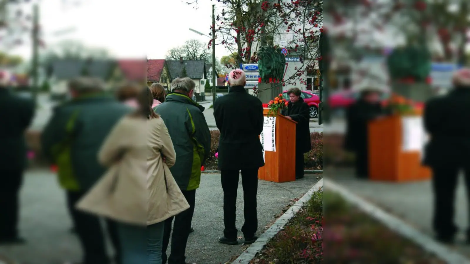 Auch Bezirksausschuss-Vorsitzende Heike Kainz (CSU) las bei der Gedenkveranstaltung zum 70. Jahrestag der Reichspogromnacht in Allach-Untermenzing Namen Münchner Juden, die unter der Herrschaft der Nationalsozialisten in München ums Leben kamen. (Foto: ls)