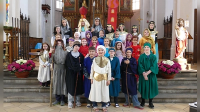 Gut 30 Darsteller zeigten das Musical „Joseph“. (Foto: Pfarrcaecilienverein)