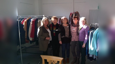 Ein echtes Erfolgsmodell: Das Kleider-Café Kirchheim wird fünf Jahre alt. Das Team freut sich schon auf die Feier am kommenden Freitag. (Foto: bs)