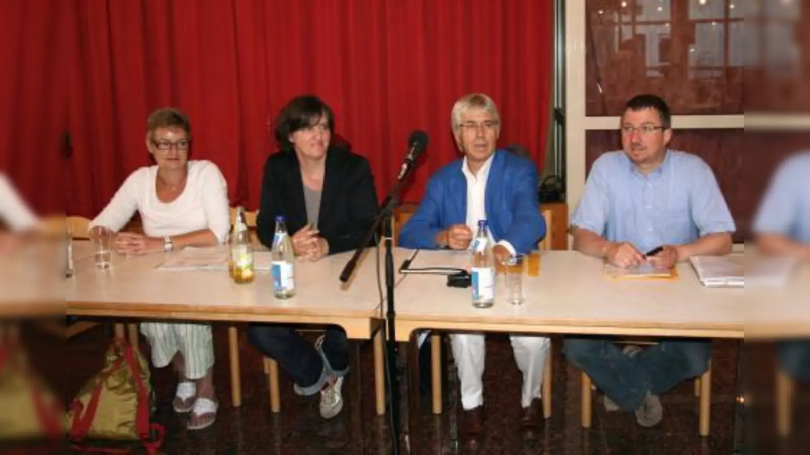 „Das sind keine Straftäter per se. Das sind Kinder und Jugendliche, die endlich an einem sicheren Ort zur Ruhe kommen sollen.“ V.l. Gabriele Bertz, Maria Kurz-Adam, Friedrich Graffe und Christian Müller. (Foto: US)