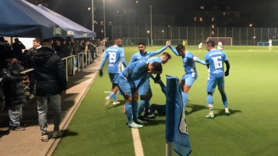 Freudentänze: Amateur-Löwen bejubeln ihren Führungstreffer. (Foto: AS)
