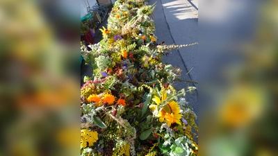 Beim Festgottesdienst findet traditioneller Weise eine Kräutersegnung statt. (Foto: Georg Rittler)