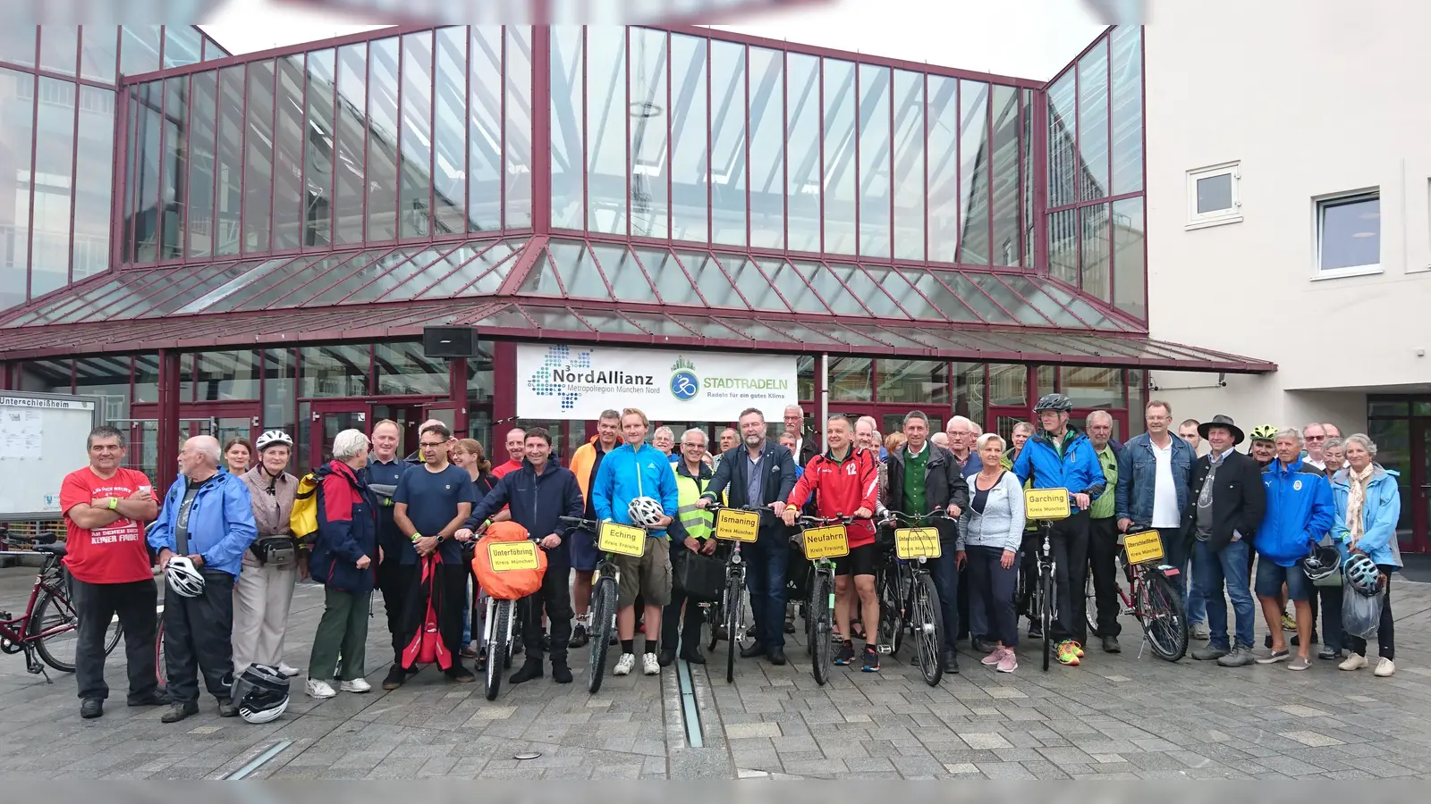 Im Vorjahr war Unterschleißheim das Ziel der Sternfahrt der NordAllianz-Kommunen. Heuer geht es nach Ismaning - dann hoffentlich bei schönerem Wetter. (Foto: Gemeinde UFG/rin)