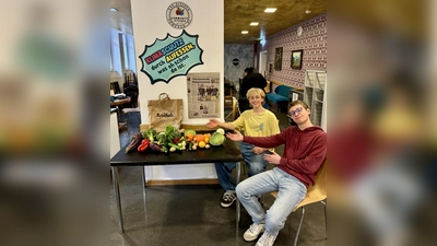 Das Kochen mit vor dem Wegwerfen „geretteten” Lebensmitteln bietet neben dem Lerneffekt und einem leckeren Essen auch noch Vorteile für Umwelt und Klima.  (Foto: Community Kitchen)