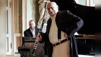 Giora Feidman (rechts) und Vytis Šakūras nehmen ihr Publikum mit auf eine Reise in die Welt der geistlichen und weltlichen Musik. (Foto:  Mehran Montazer)