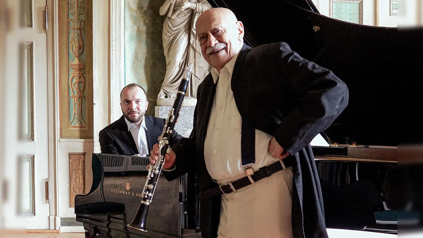 Giora Feidman (rechts) und Vytis Šakūras nehmen ihr Publikum mit auf eine Reise in die Welt der geistlichen und weltlichen Musik. (Foto:  Mehran Montazer)