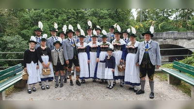 Nach vielen Jahrzehnten sind die Würmbachtaler mal wieder in großer Mannschaftsstärke zum Wiesnumzug ausgerückt.  (Foto: VA)