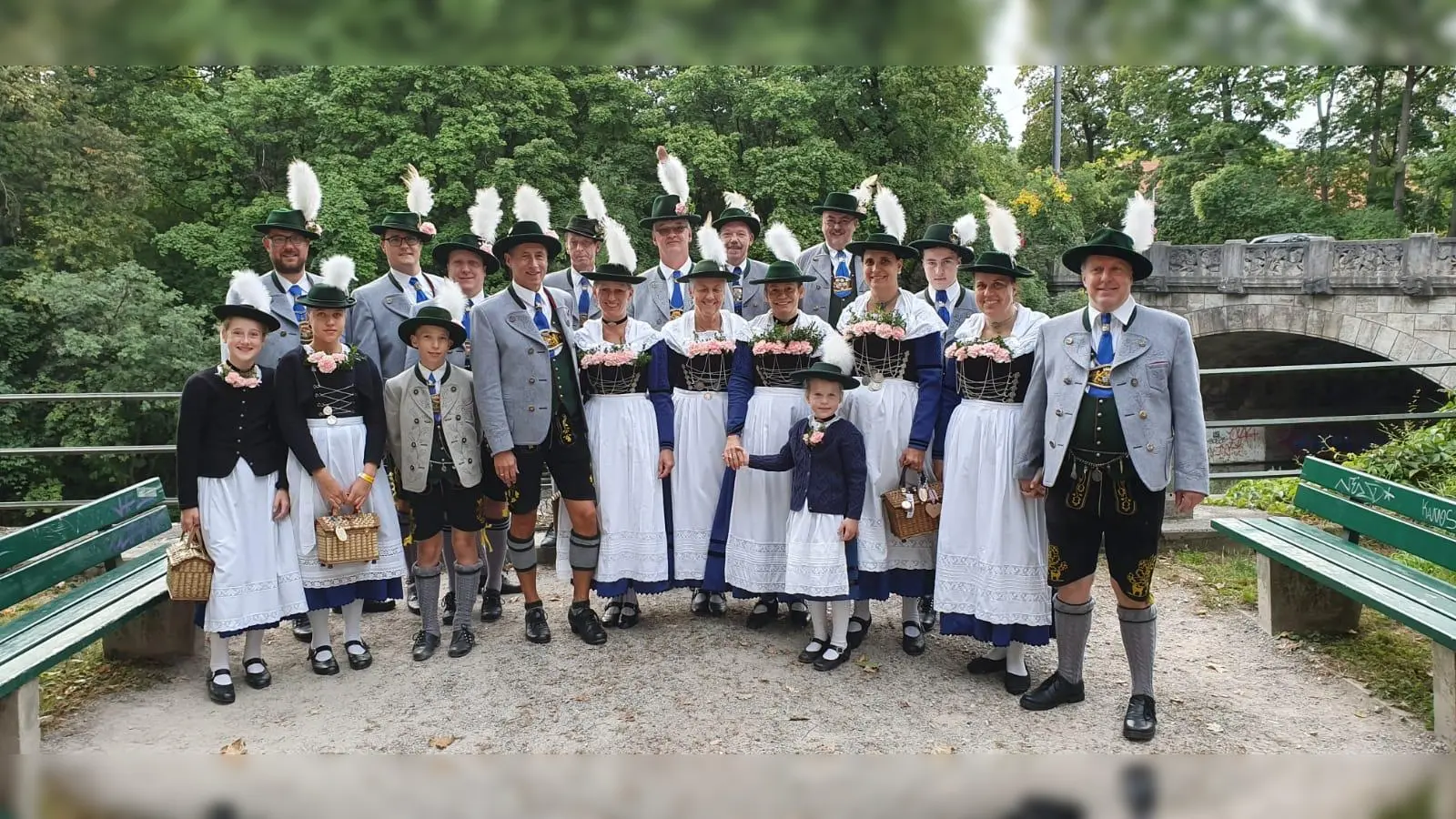 Nach vielen Jahrzehnten sind die Würmbachtaler mal wieder in großer Mannschaftsstärke zum Wiesnumzug ausgerückt.  (Foto: VA)