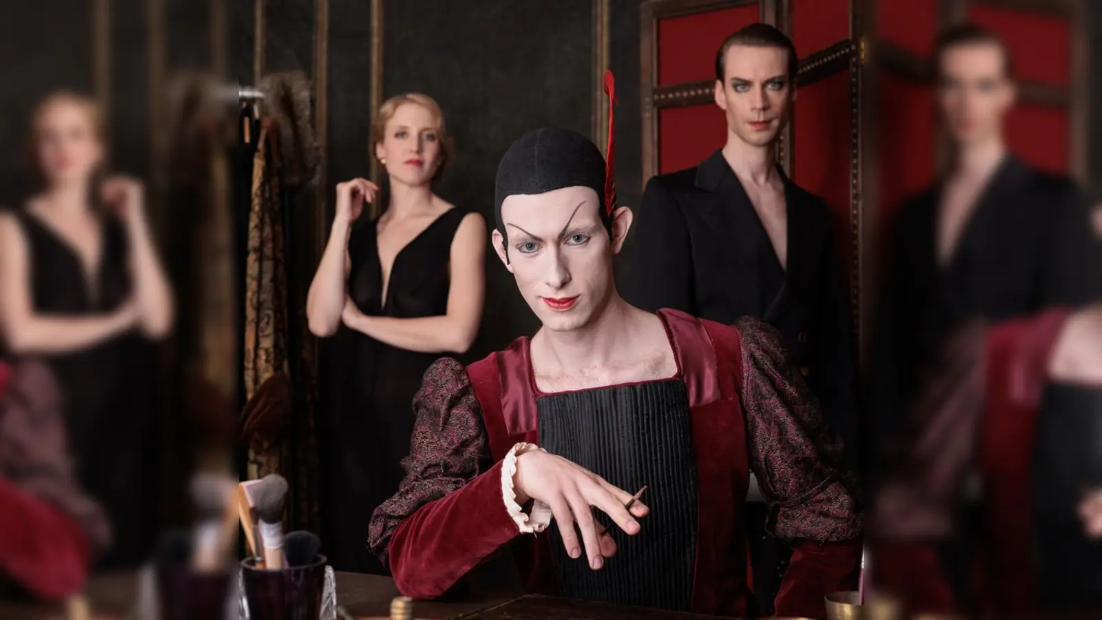 Die Schauspiel-Revue Mephisto wird vom Neue Global Theater im Wolf-Ferrari-Haus gezeigt. (Foto: Philipp Plum)