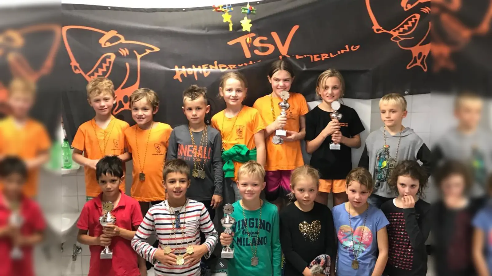 Die Riemerlinger Haie sind stolz auf ihren engagierten Nachwuchs, der beim letzten Wettkampf gleich vier Medaillen holte.  (Foto: VA)