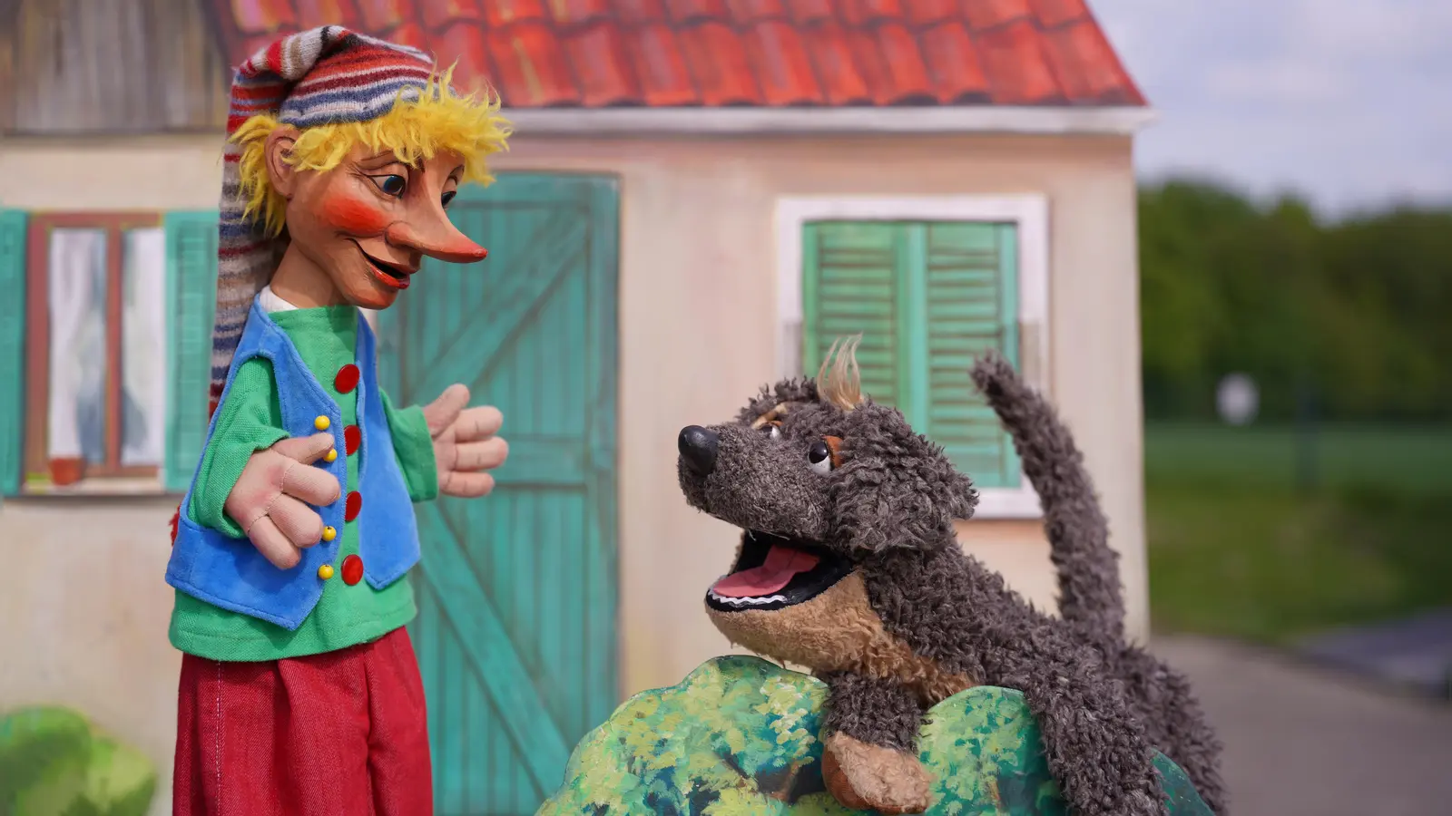 Kasperl und Lumpi erleben Abenteuer und Kinder ab drei Jahre können mit dabei sein. (Foto: Kammerpuppenspiele Bielefeld)