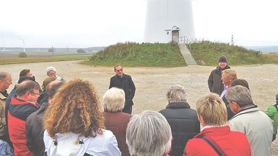 Die Freien Wähler aus Lengdorf informierten sich in Berching über Windkraft.	 (Foto: Partei)