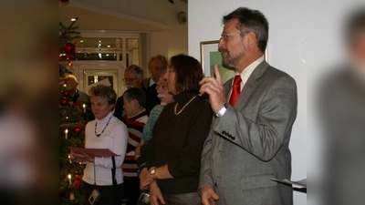 Reinhard Pobel (re.) gab das Erstgebot für „Kraft pur“ ab. (Foto: ar)