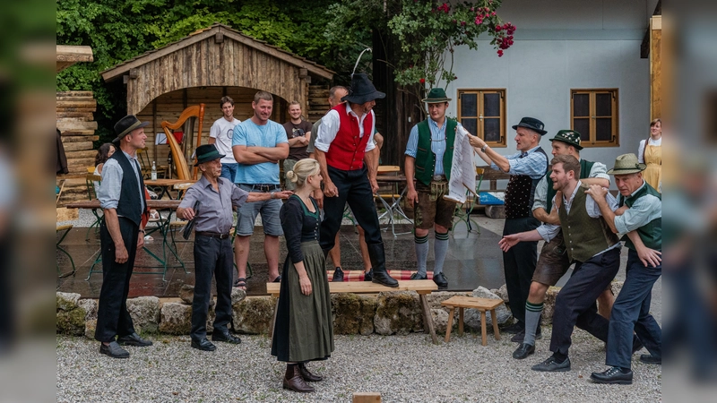 Auf die Aufführung von „So a Weiberwirtschaft” darf man sich schon jetzt freuen. (Foto: Trachtenverein Ebersberg)