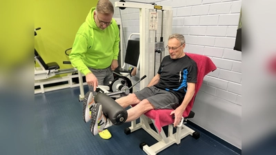 Die Reha-Teilnehmer werden beim Training von Götz Brinkmann unterstützt. (Foto: sv-djk)