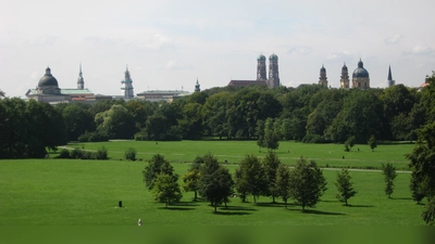 Der Englische Garten ist mit seinen 375 Hektar die größte Parkanlage der Welt. Ob er weiterhin Englischer Garten heißen soll, dazu hat Sebastian Daexel eine Online-Petition gestartet.  (Foto: Wikipedia)