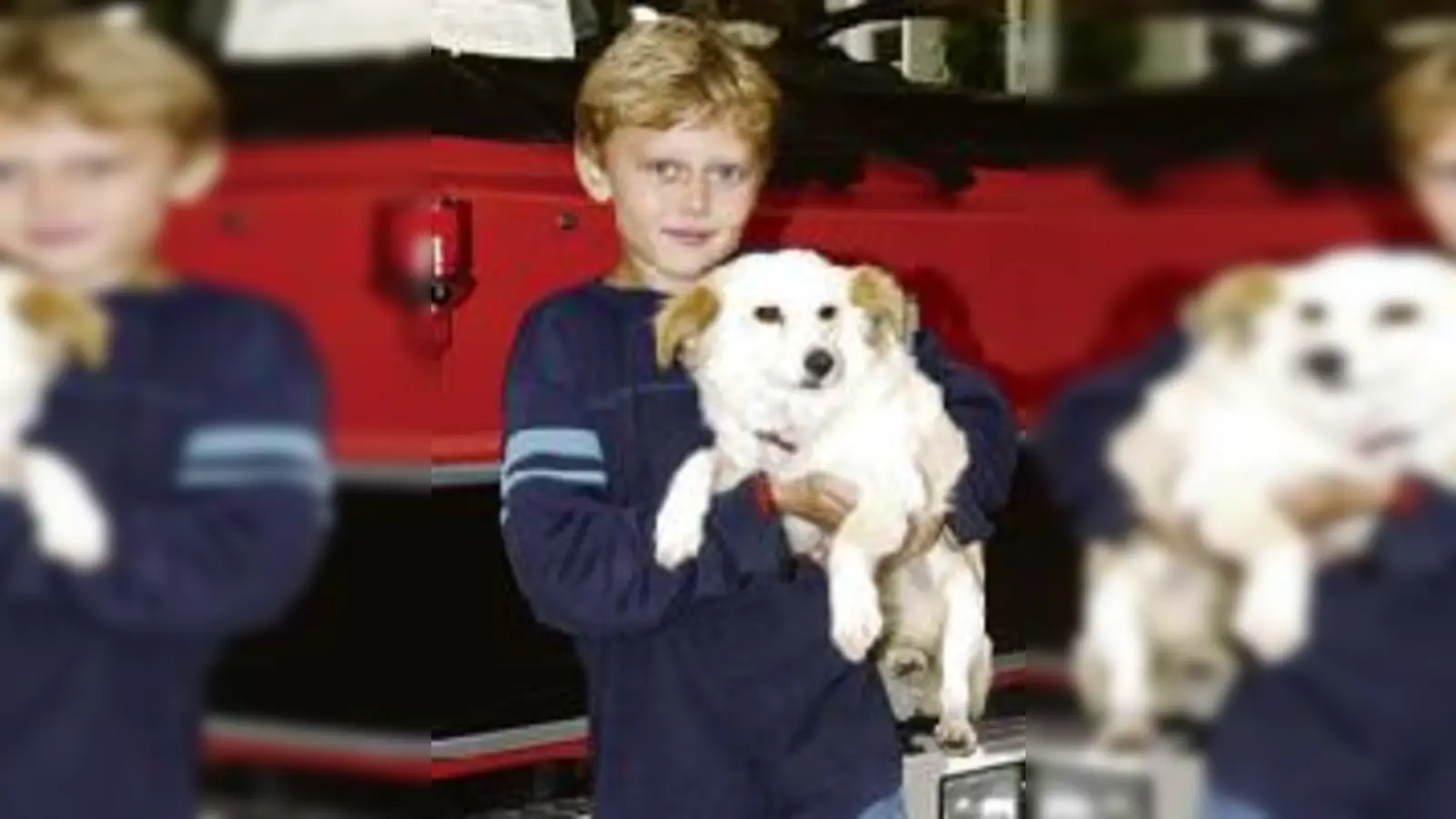 Emma in den Armen ihres Herrchens.  (Foto: Feuerwehr)