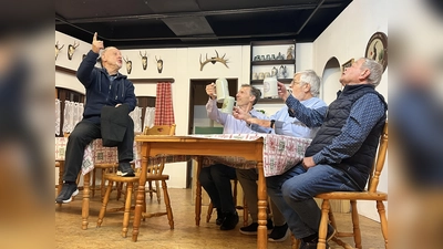 Alfred Popp, Hans Gerg, Ludwig Möckl und Bobby Verfürth üben fleißig mit ihren Kollegen, denn schon bald beginnt die neue Saison.  (Foto: Hiltwein)