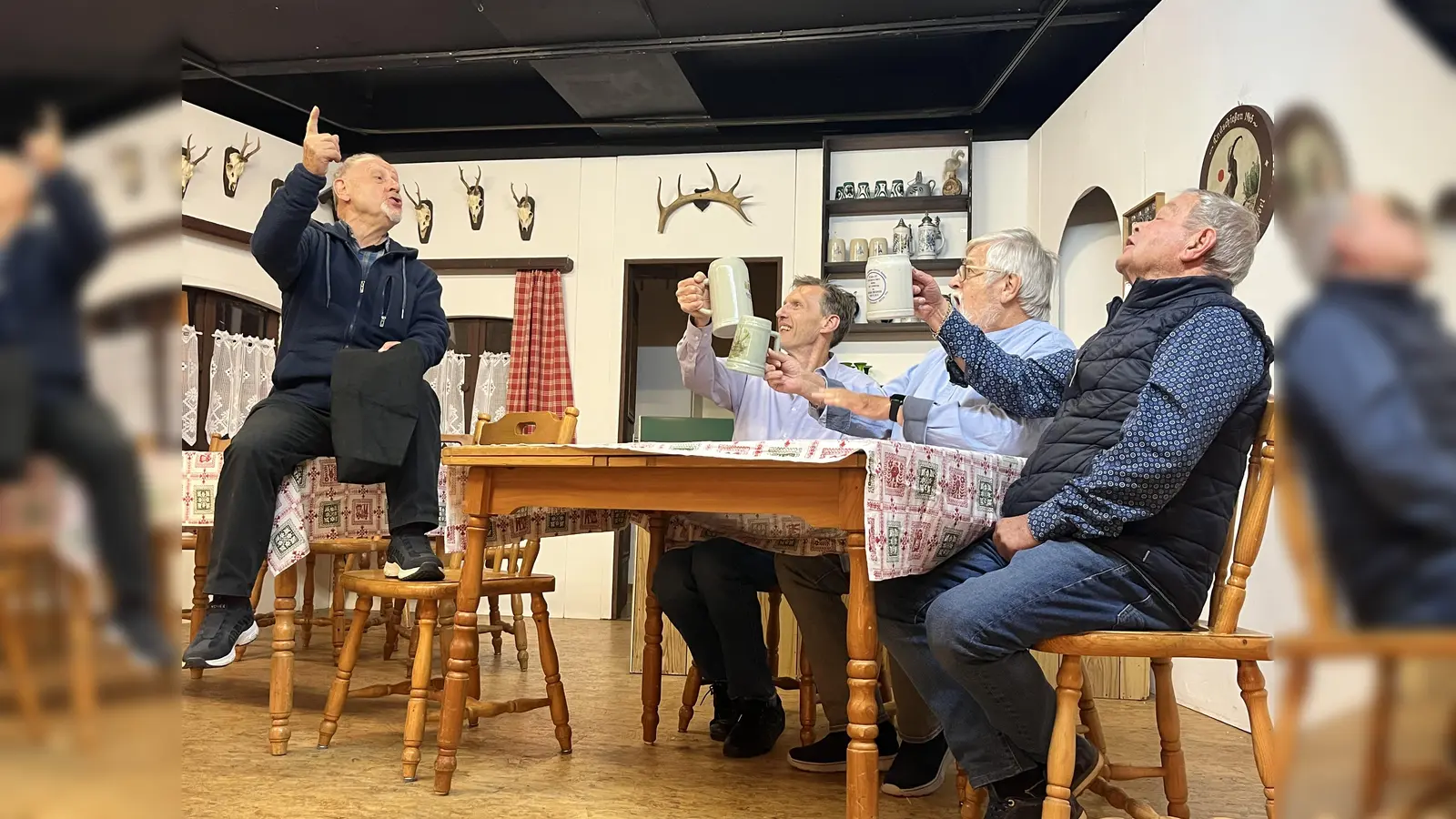 Alfred Popp, Hans Gerg, Ludwig Möckl und Bobby Verfürth üben fleißig mit ihren Kollegen, denn schon bald beginnt die neue Saison.  (Foto: Hiltwein)